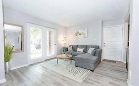 King & Queen Beds, Full Apartment, Next To Upscale Shopping And Food